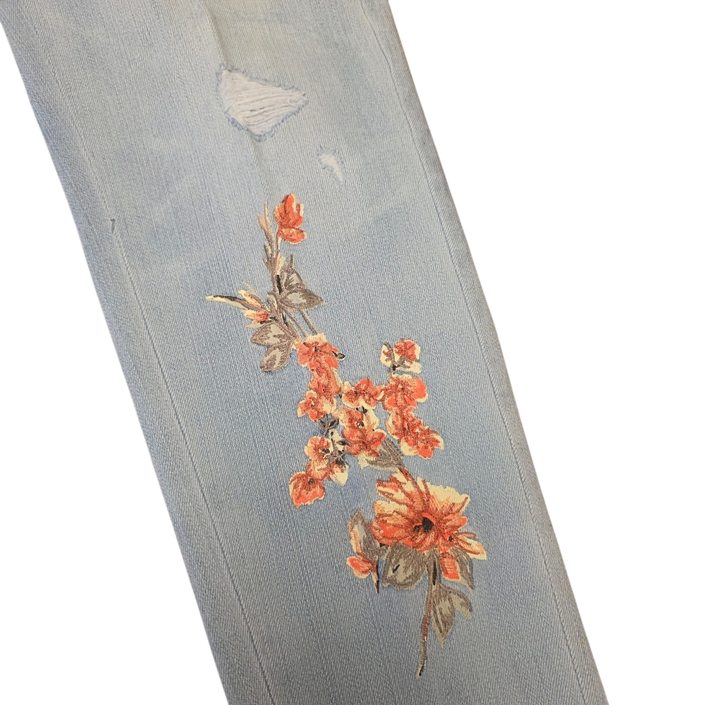WHBM The Girlfriend Floral Embroidered Light Blue Jeans Size 6 - Picture 3 of 16